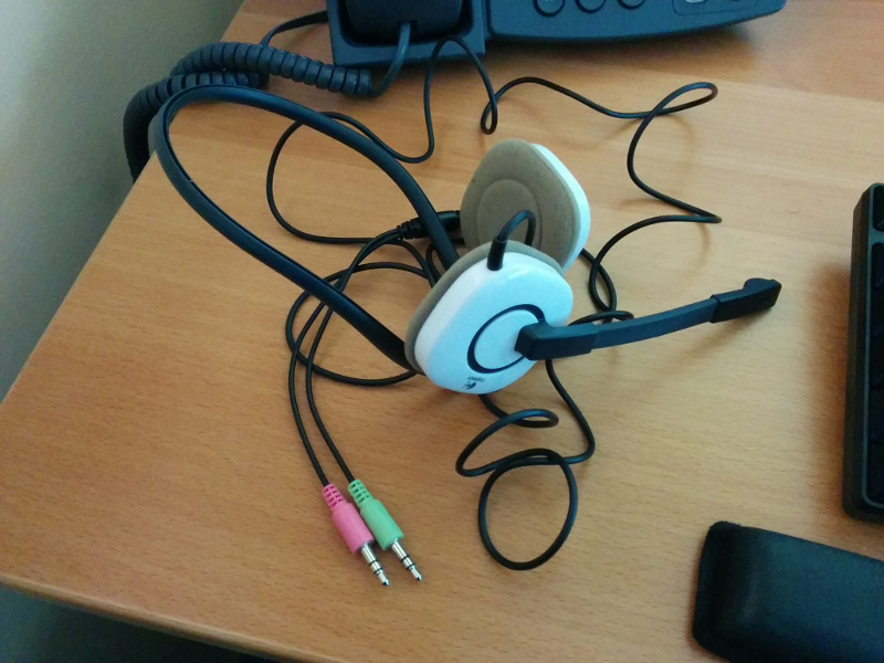 Archivo:Auriculares 2minijack.jpg